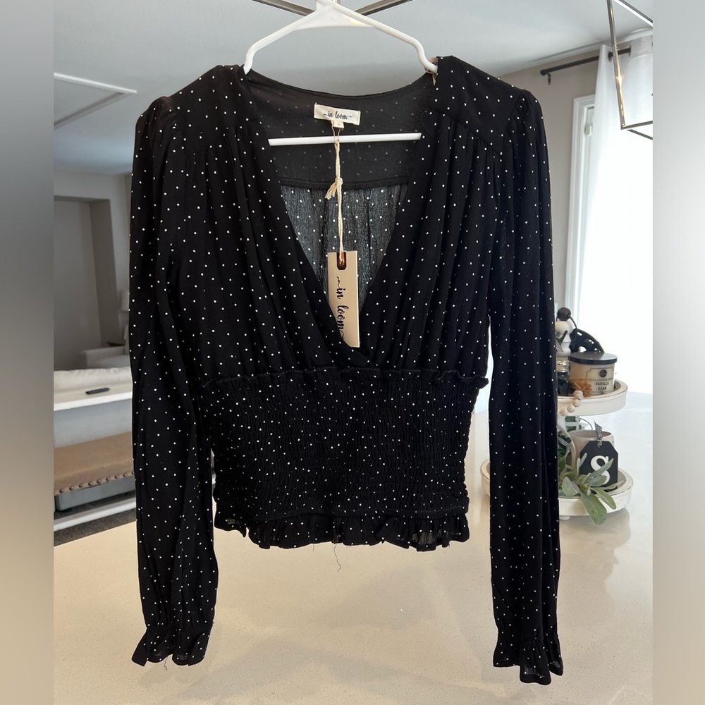 Polka dot deep v neck scrunched long sleeve. Size small